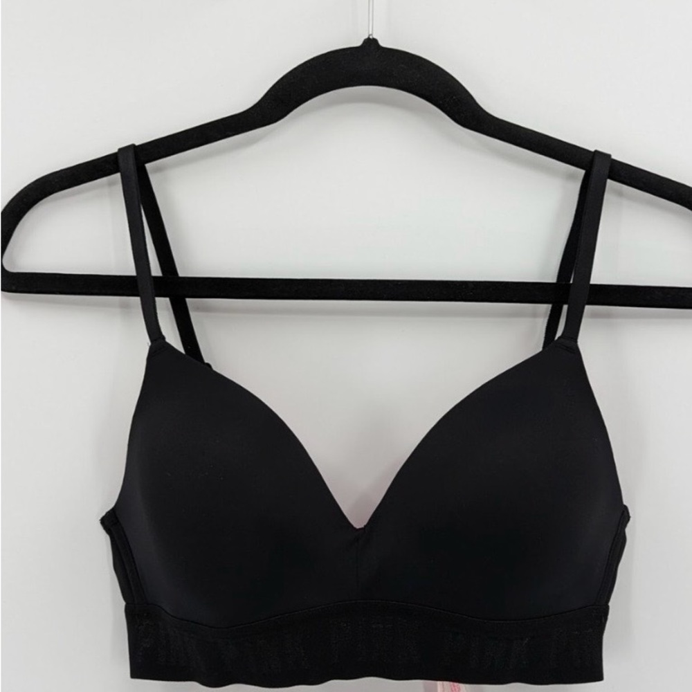 VICTORIA’S SECRET Black Wireless Lightly Lined Bra, 32A